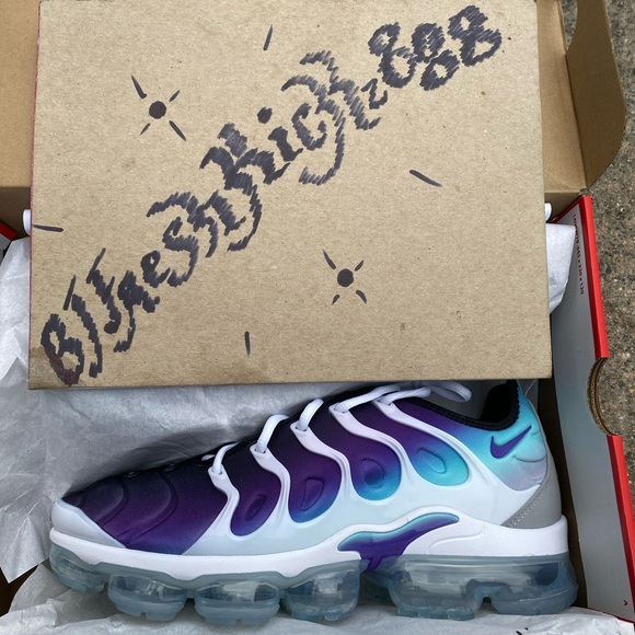 NIKE AIR VAPORMAX PLUS GRADIENT GRAPE WHITE GREEN SHOES...